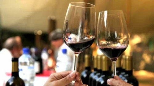 全國餐飲收入轉正，國產葡萄酒產量率先恢復增長